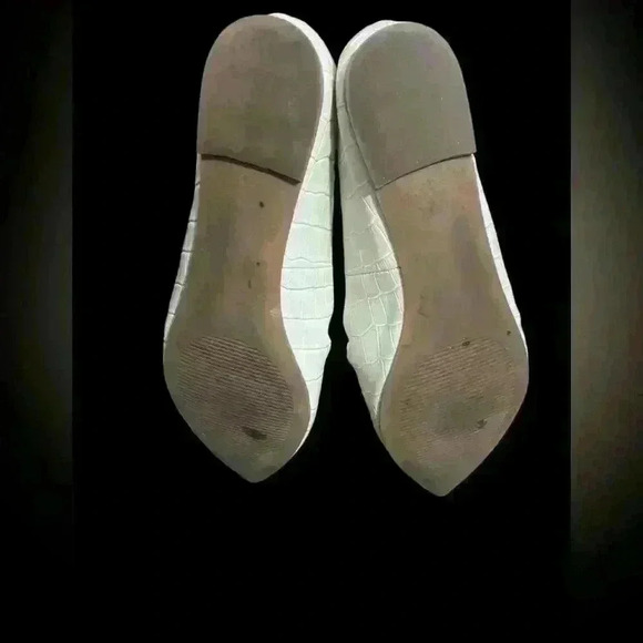 Women’s Steve Madden Snike Flats size 7.5 cream & gold - Picture 3 of 3